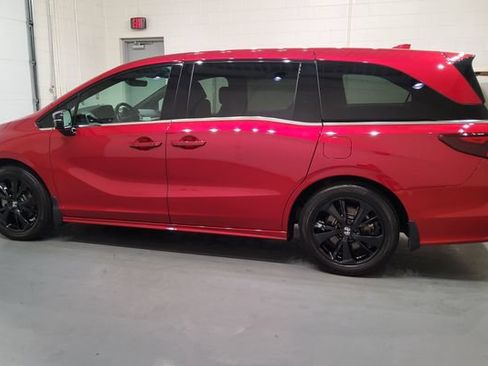 Used 2024 Honda Odyssey Sport image 4