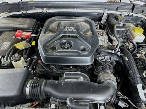 Used 2021 Jeep Wrangler Unlimited Sahara image 39