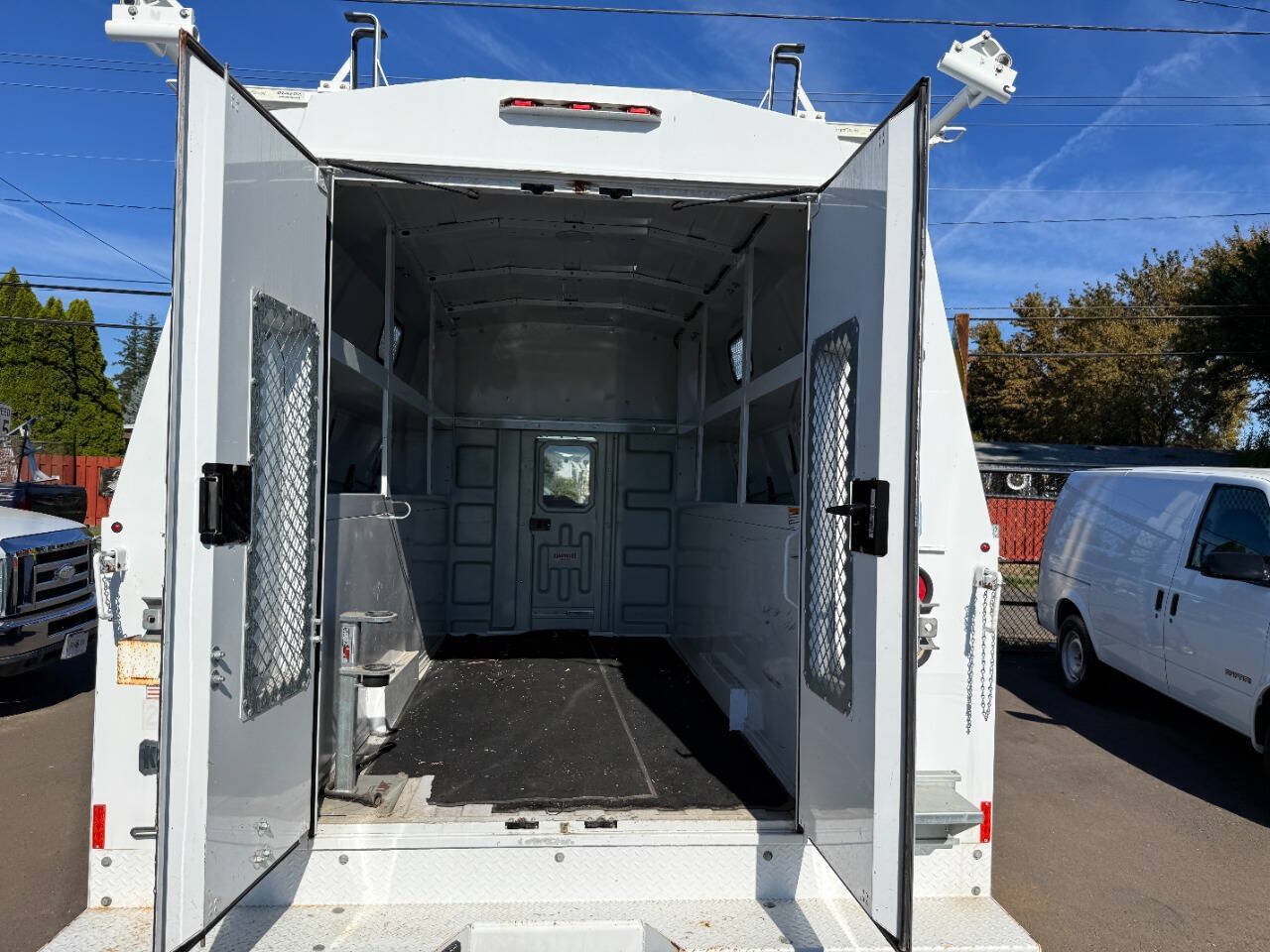 Used 2017 Ford E-350 and Econoline 350 Super Duty RWD image 9