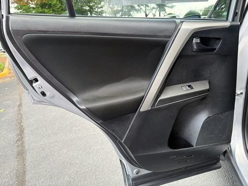Used 2016 Toyota RAV4 LE FWD image 21