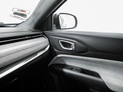 Used 2023 Jeep Compass Latitude image 22