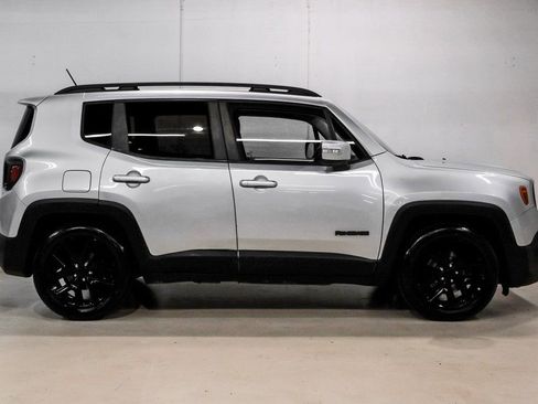 Used 2017 Jeep Renegade Altitude image 9