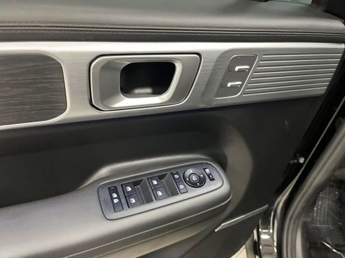 Used 2025 Hyundai Santa Fe Limited image 32