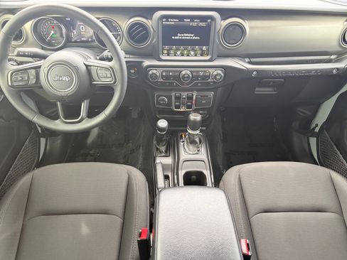 Used 2023 Jeep Wrangler Unlimited w/ Cold Weather Group image 18