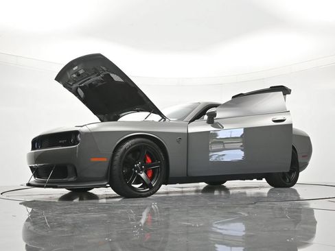 Used 2017 Dodge Challenger SRT Hellcat RWD image 49