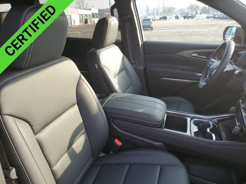 Used 2025 Chevrolet Traverse LT w/ Driver Confidence Package image 28