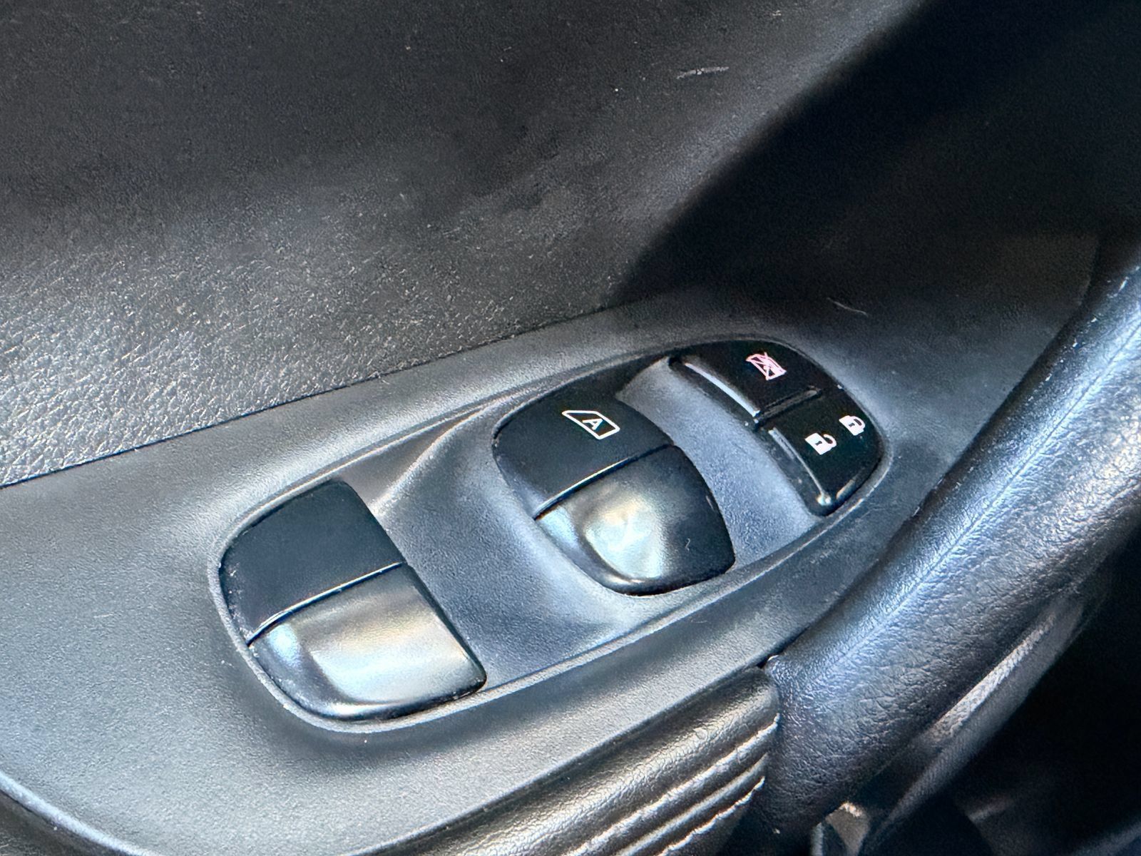 Used 2020 Nissan Rogue SV FWD image 20