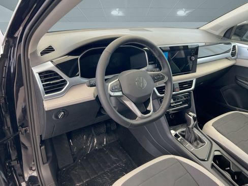 New 2026 Volkswagen Taos SE image 4