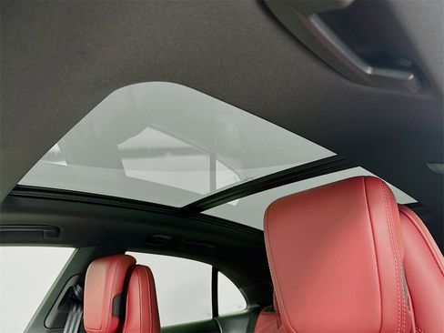 New 2025 Porsche Macan Electric image 22