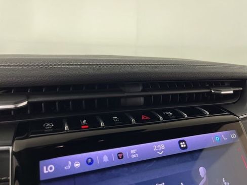 Used 2023 Jeep Grand Cherokee Limited image 27