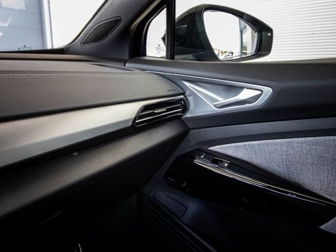 New 2025 Volkswagen ID.4 Pro image 41