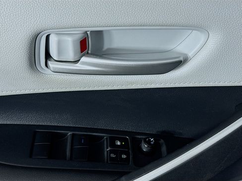 Used 2020 Toyota Corolla SE image 23