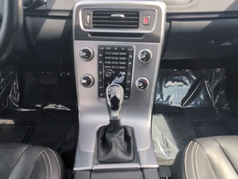 Used 2018 Volvo S60 T5 Dynamic w/ Vision Package FWD image 14