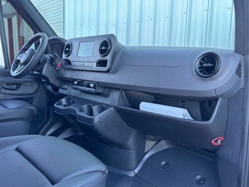 Used 2023 Mercedes-Benz Sprinter 2500 image 14