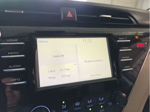 Used 2018 Toyota Camry LE image 22