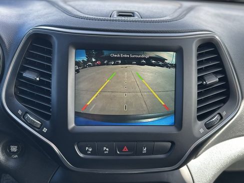 Used 2023 Jeep Cherokee Altitude Lux image 24