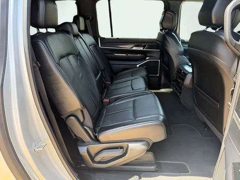 Used 2024 Jeep Wagoneer L Series II w/ Flexible Seating Group AWD/4WD image 12