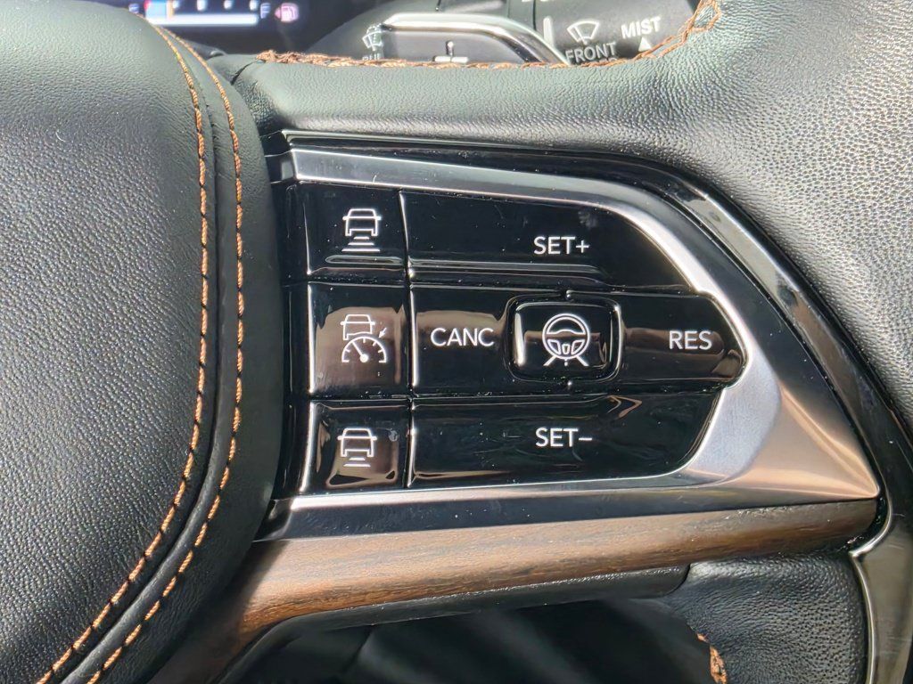 Used 2023 Jeep Grand Cherokee Summit w/ Advanced Protech Group IV AWD/4WD image 22