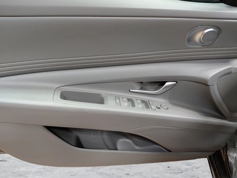Used 2025 Hyundai Elantra SEL FWD image 23