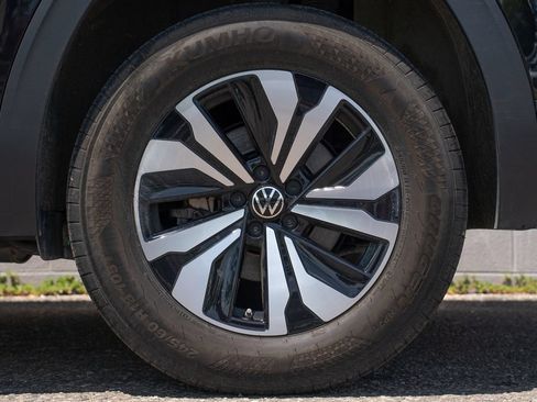 Used 2024 Volkswagen Atlas Cross Sport SE AWD/4WD image 13