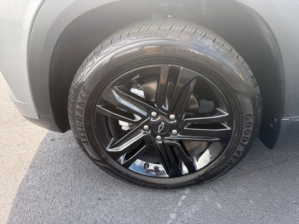 Used 2024 Chevrolet Trax ACTIV w/ Sunroof Package FWD image 2
