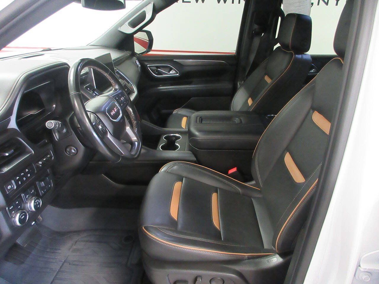 Used 2024 GMC Yukon AT4 w/ Technology Package AWD/4WD image 7