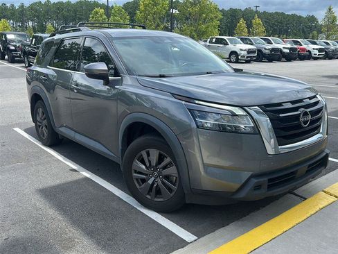 Used 2022 Nissan Pathfinder SV AWD/4WD image 3