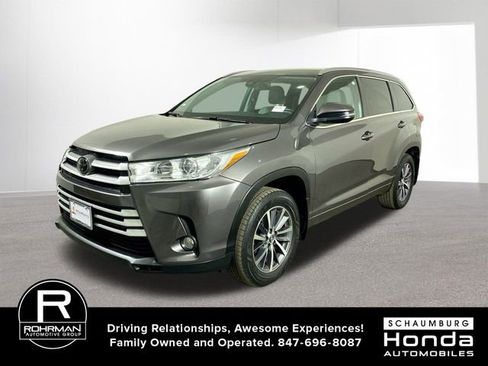 Used 2017 Toyota Highlander XLE image 2