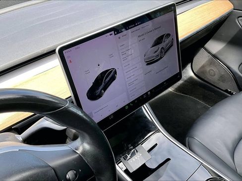 Used 2018 Tesla Model 3 Long Range RWD image 10