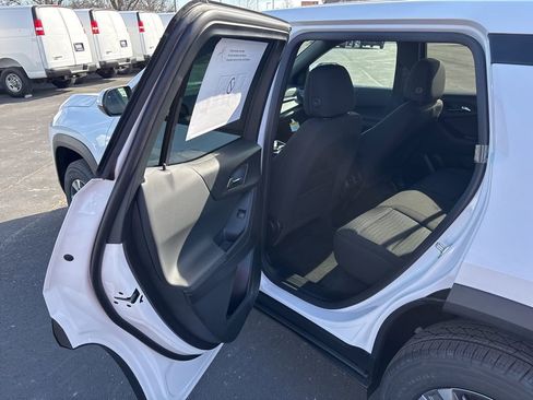 New 2026 Chevrolet Equinox LT image 30