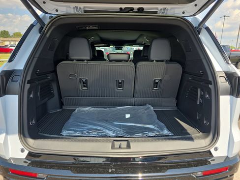 New 2027 Chevrolet Traverse RS w/ LPO, Floor Liner Package FWD image 14