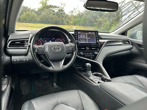 Used 2022 Toyota Camry XSE image 11