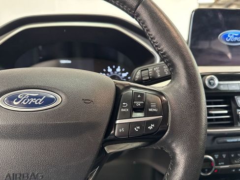 Used 2021 Ford Escape SE w/ SE Sport Appearance Package image 13