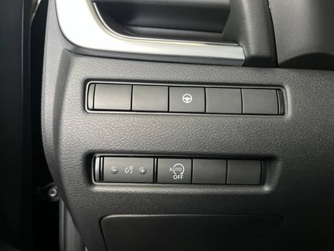 Used 2023 Nissan Rogue SV AWD/4WD image 13