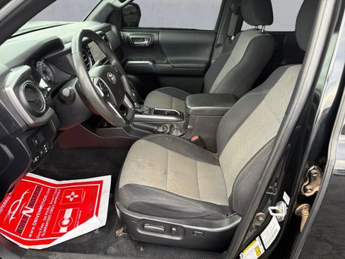 Used 2021 Toyota Tacoma TRD Sport w/ Technology Package image 12