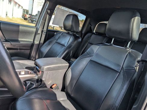 Used 2021 Toyota Tacoma TRD Off-Road w/ TRD Premium Off Road Package image 17