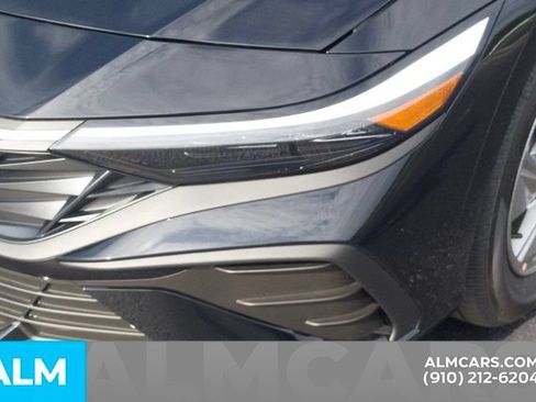 Certified 2026 Hyundai Elantra SE FWD image 10