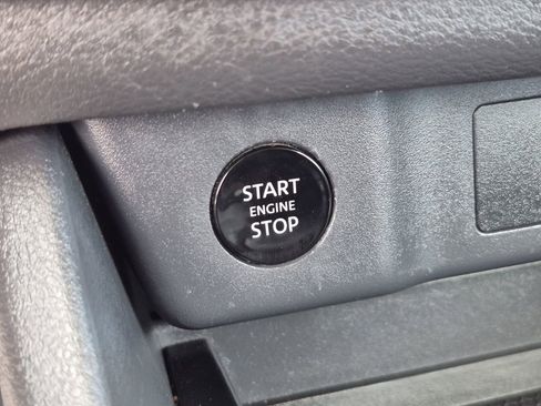 Used 2025 Nissan Rogue SV image 25