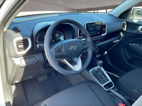 New 2025 Hyundai Venue SE image 7