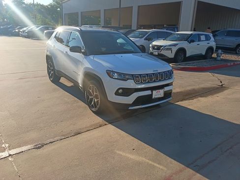 Used 2025 Jeep Compass Limited image 6