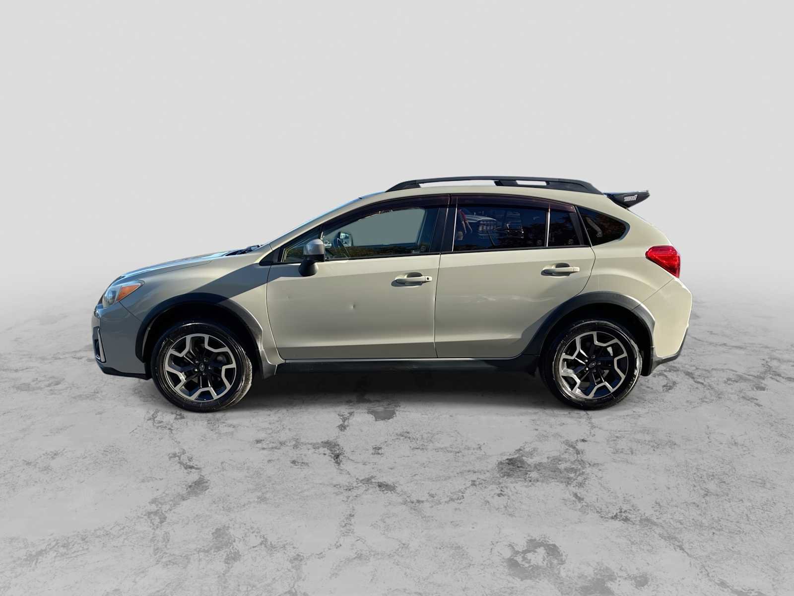 Used 2017 Subaru Crosstrek 2.0i Premium w/ Moonroof Package AWD/4WD image 5