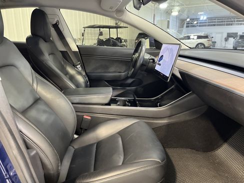 Used 2019 Tesla Model 3 Standard Range image 14