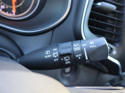 Used 2020 Jeep Cherokee Latitude Plus image 22