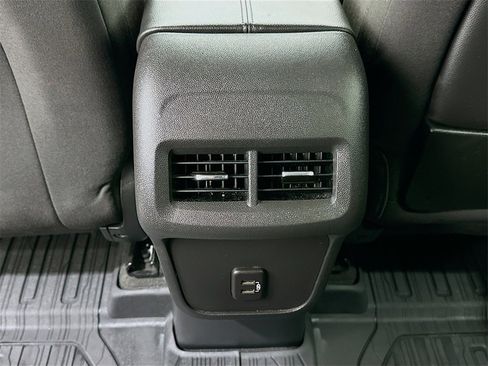 Used 2023 GMC Terrain SLE w/ Driver Convenience Package image 25