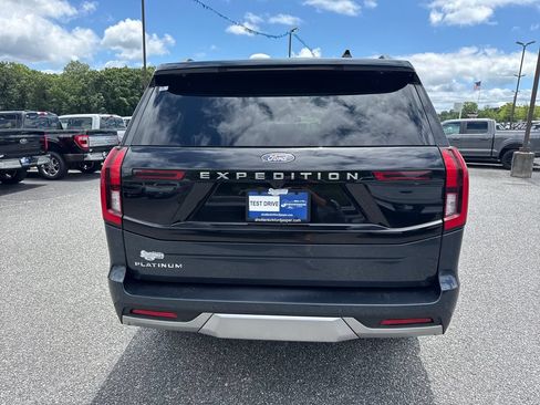 Used 2025 Ford Expedition Platinum w/ Driver's Package AWD/4WD image 6