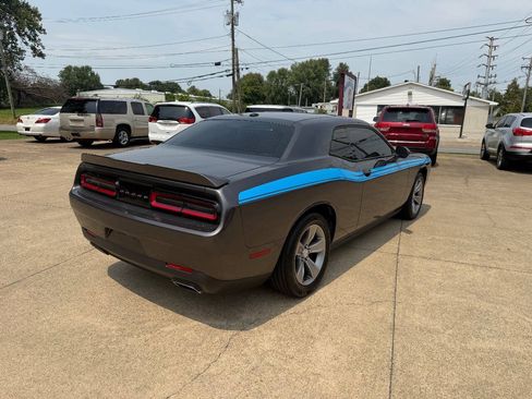 Used 2020 Dodge Challenger SXT RWD image 4