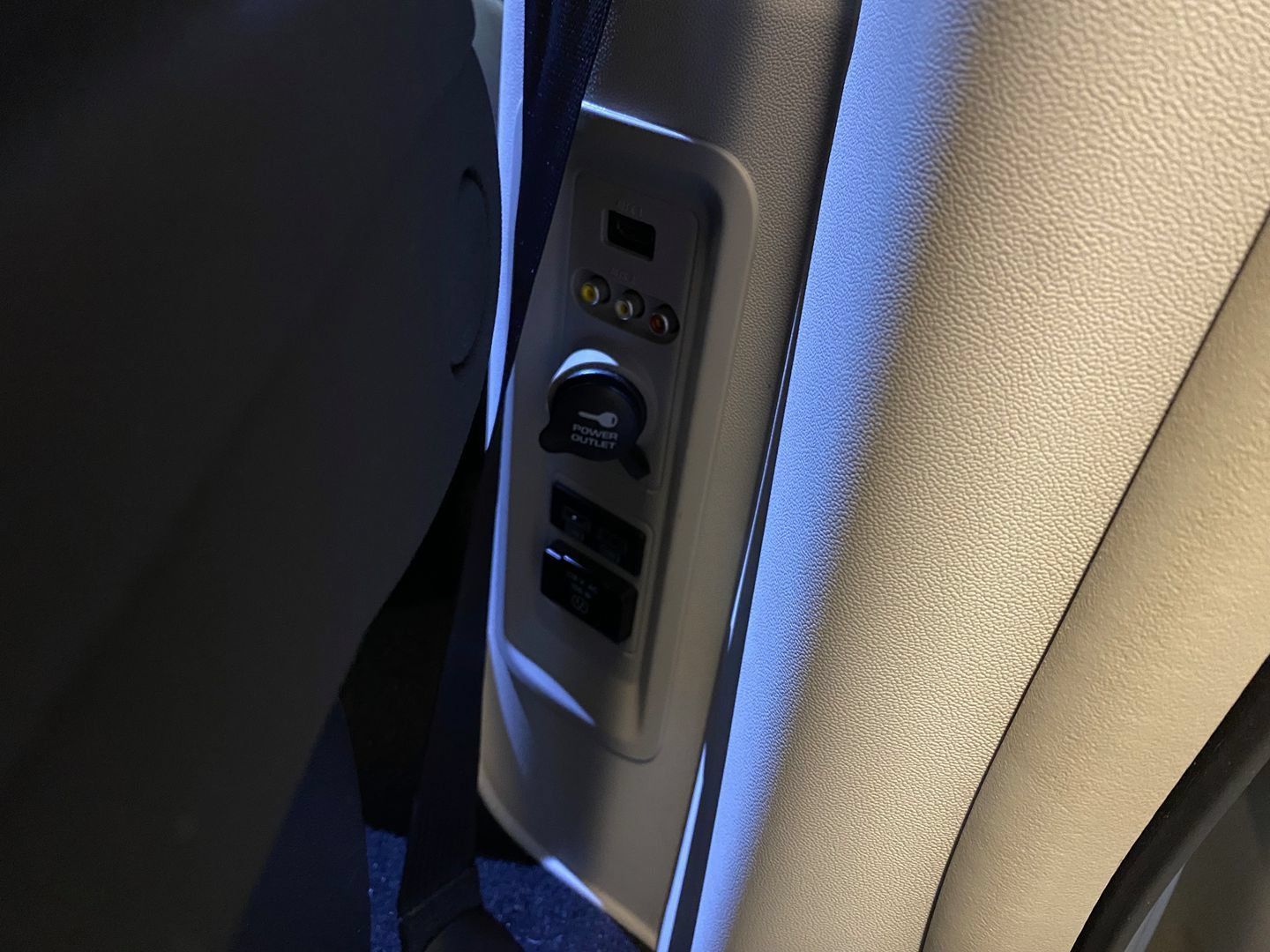 Used 2016 Chrysler Town & Country Touring FWD image 26