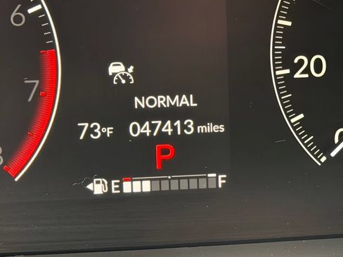 Used 2025 Honda Pilot Touring image 25