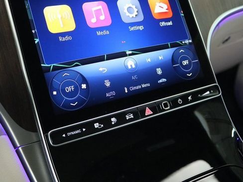 Used 2025 Mercedes-Benz GLC 350e 4MATIC w/ Advanced USB Package image 30