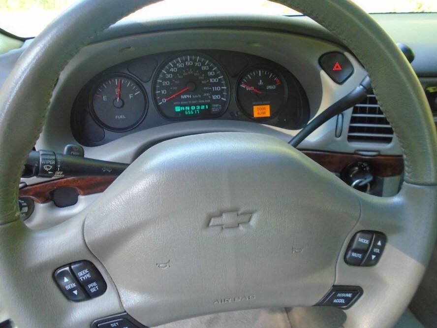 Used 2001 Chevrolet Impala w/ Preferred Equipment Group FWD image 12